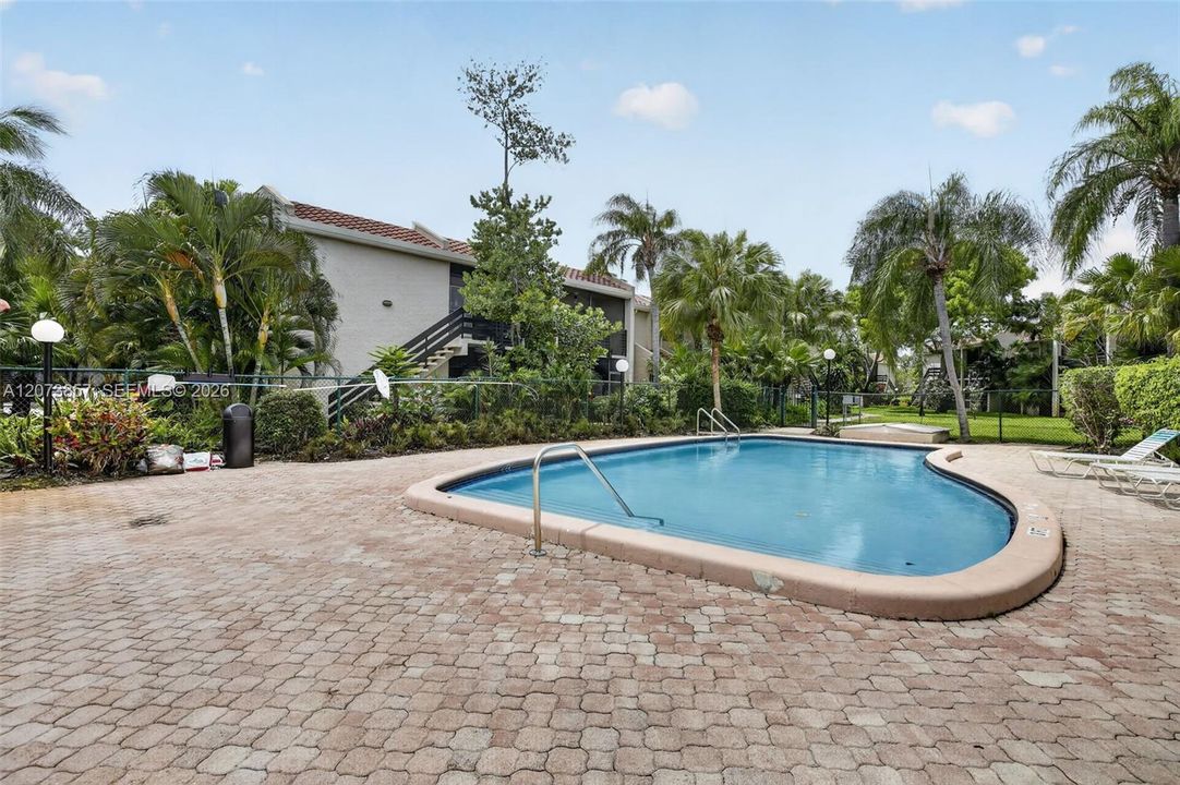 For Rent: $2,199 (3 beds, 2 baths, 1003 Square Feet)