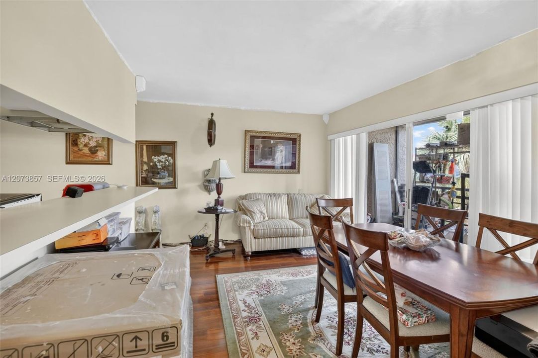 For Rent: $2,199 (3 beds, 2 baths, 1003 Square Feet)
