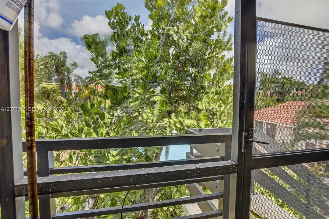For Rent: $2,199 (3 beds, 2 baths, 1003 Square Feet)