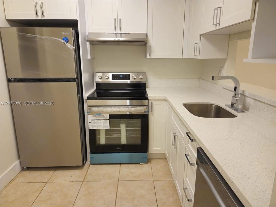 For Rent: $1,600 (1 beds, 1 baths, 684 Square Feet)