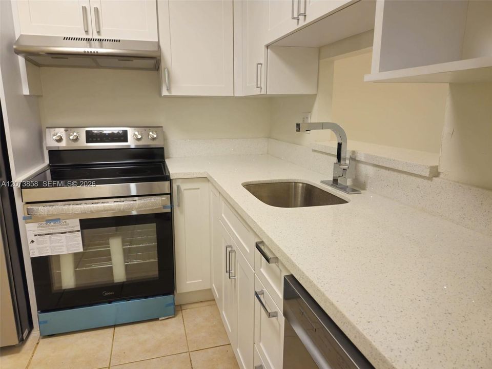For Rent: $1,600 (1 beds, 1 baths, 684 Square Feet)