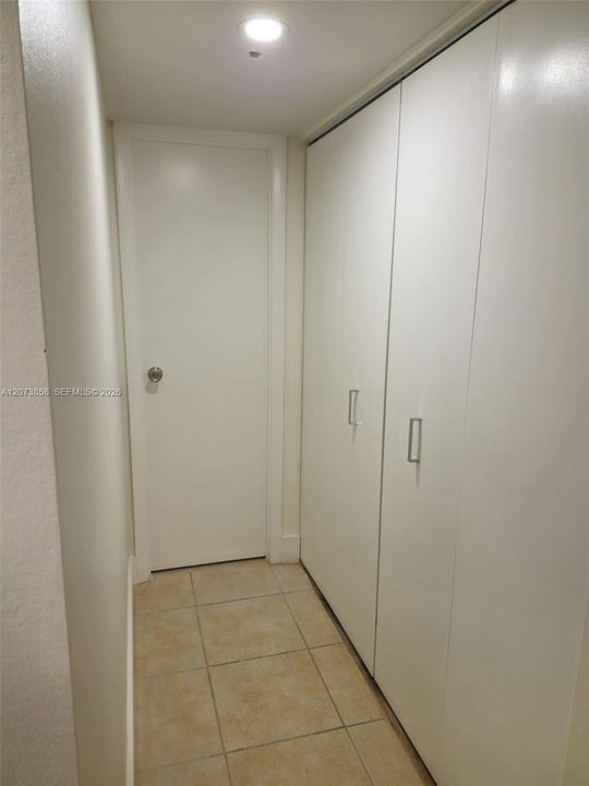 For Rent: $1,600 (1 beds, 1 baths, 684 Square Feet)