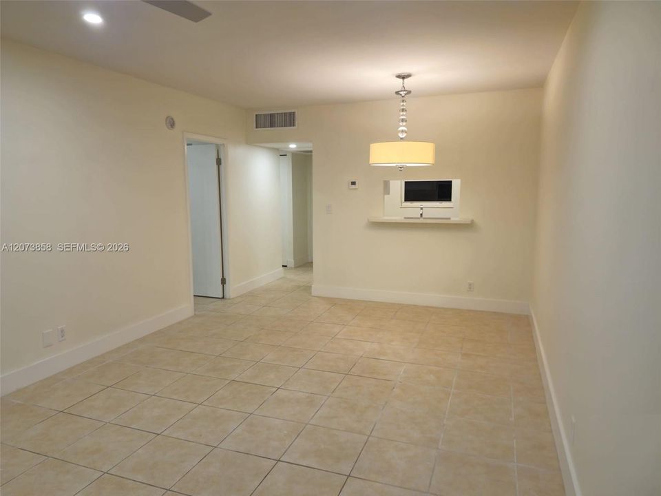 For Rent: $1,600 (1 beds, 1 baths, 684 Square Feet)