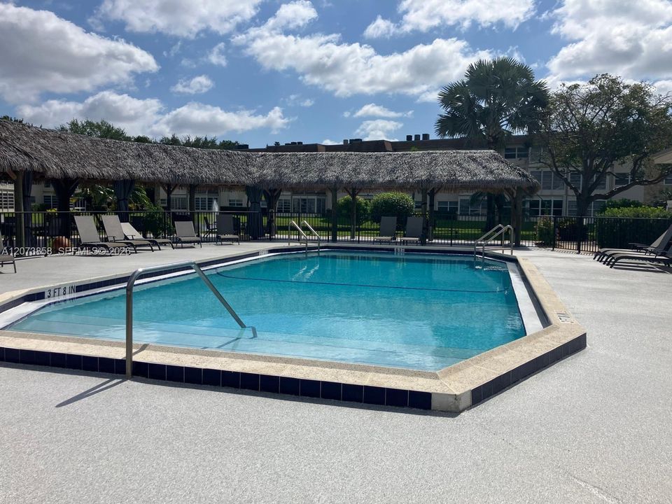 For Rent: $1,600 (1 beds, 1 baths, 684 Square Feet)