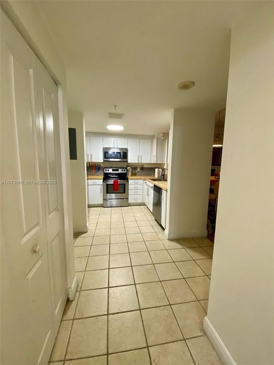 For Sale: $400,000 (1 beds, 1 baths, 860 Square Feet)
