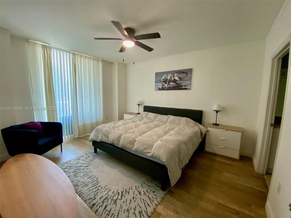 For Sale: $400,000 (1 beds, 1 baths, 860 Square Feet)
