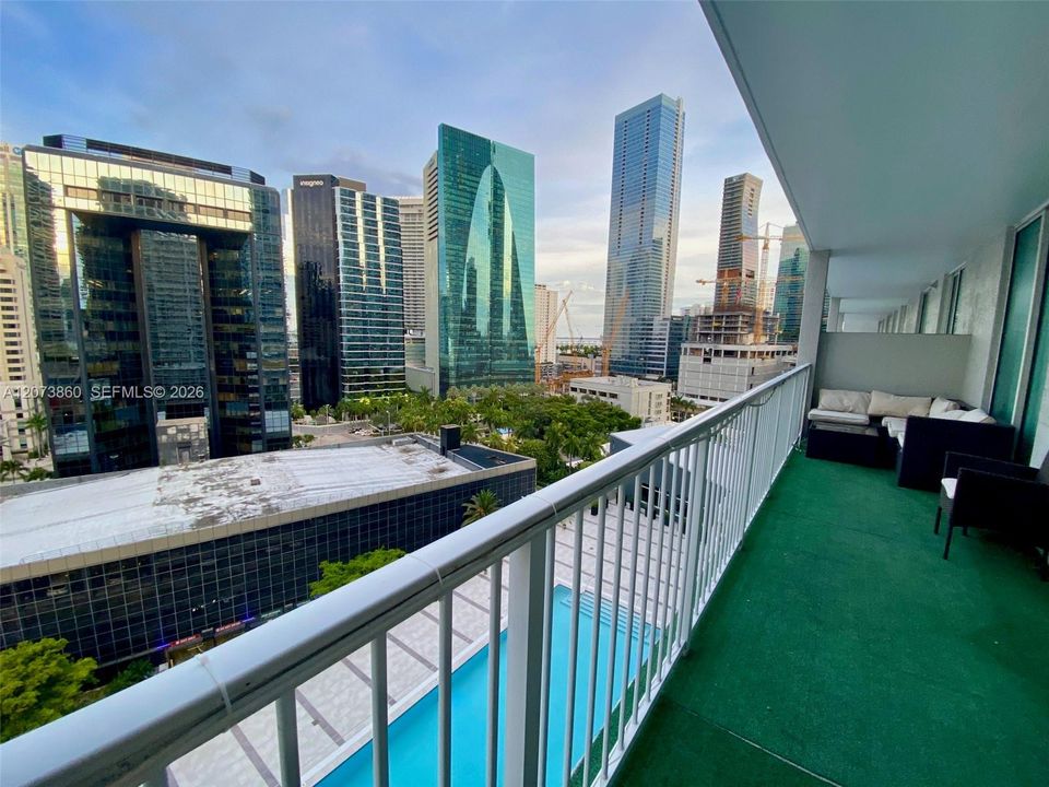 For Sale: $400,000 (1 beds, 1 baths, 860 Square Feet)