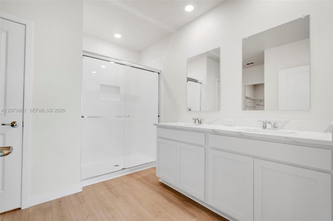 В аренду: $2,800 (4 спален, 2 ванн, 0 Квадратных фут)