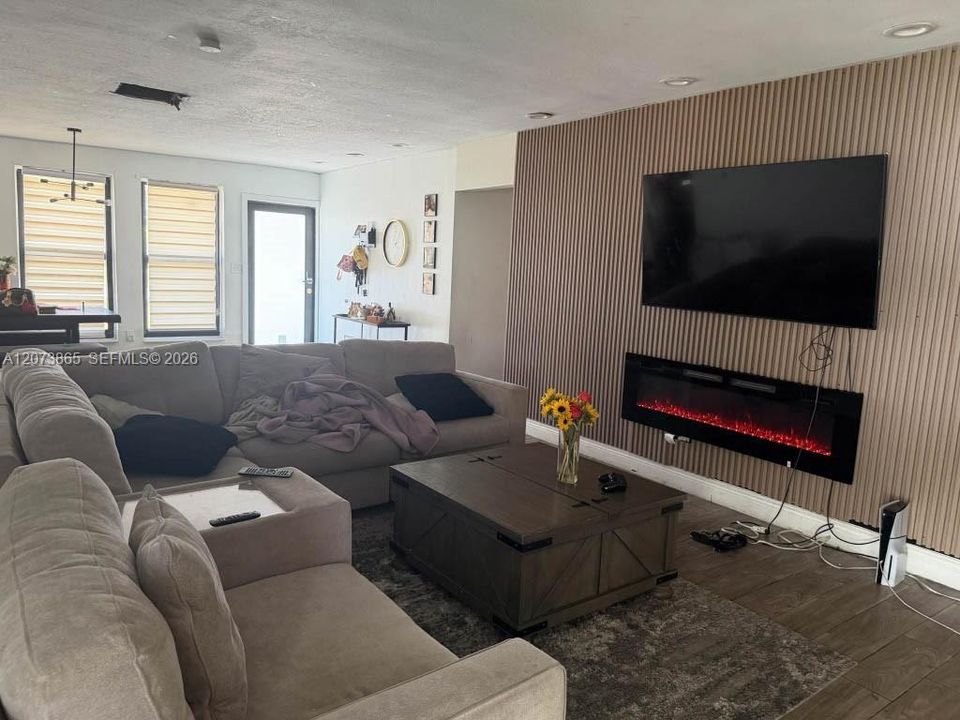 For Sale: $650,000 (4 beds, 2 baths, 1832 Square Feet)