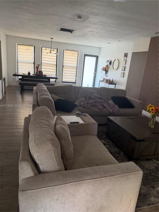 For Sale: $650,000 (4 beds, 2 baths, 1832 Square Feet)