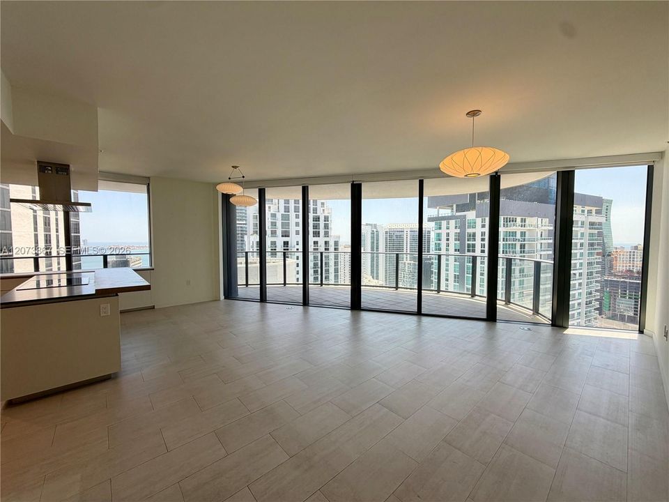 For Sale: $1,650,000 (2 beds, 2 baths, 1286 Square Feet)