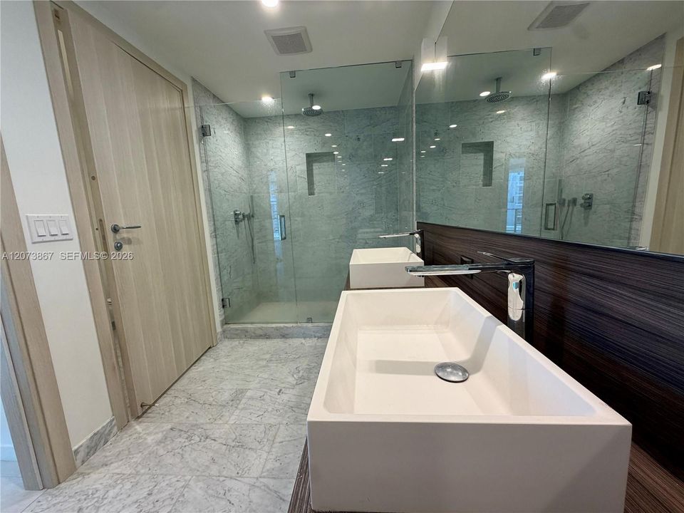 For Sale: $1,650,000 (2 beds, 2 baths, 1286 Square Feet)
