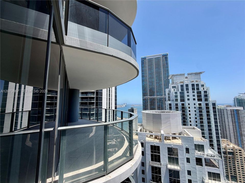 For Sale: $1,650,000 (2 beds, 2 baths, 1286 Square Feet)