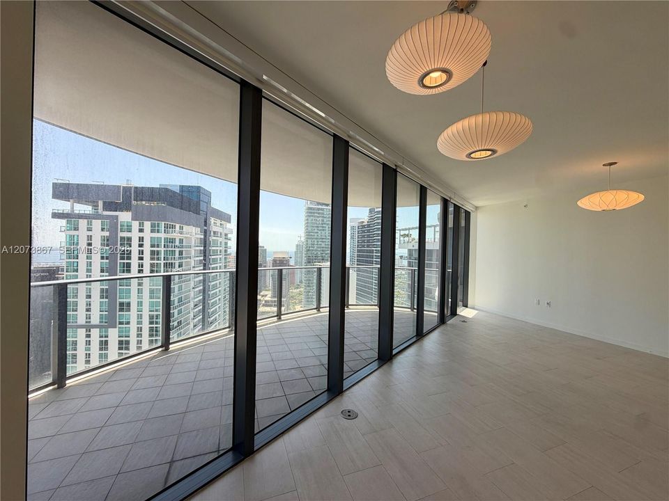 For Sale: $1,650,000 (2 beds, 2 baths, 1286 Square Feet)