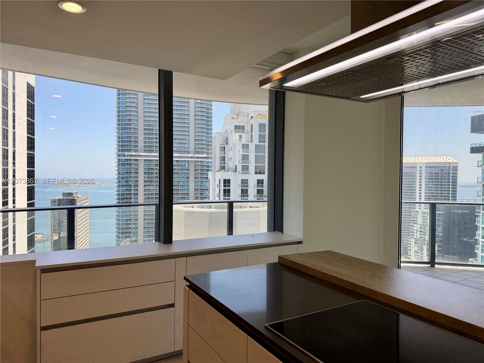 For Sale: $1,650,000 (2 beds, 2 baths, 1286 Square Feet)