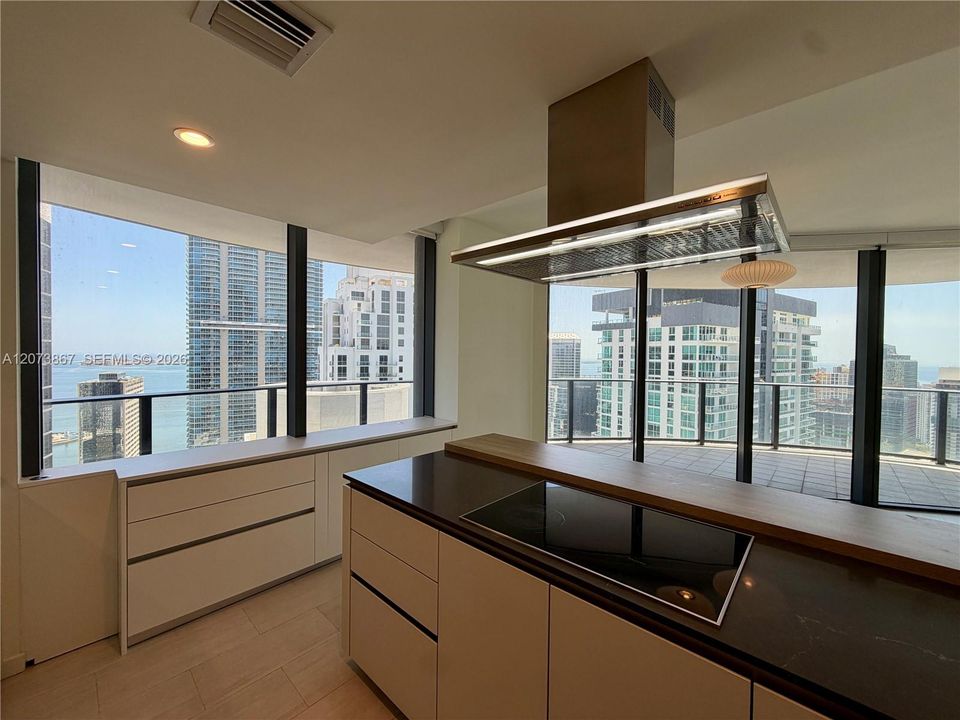 For Sale: $1,650,000 (2 beds, 2 baths, 1286 Square Feet)