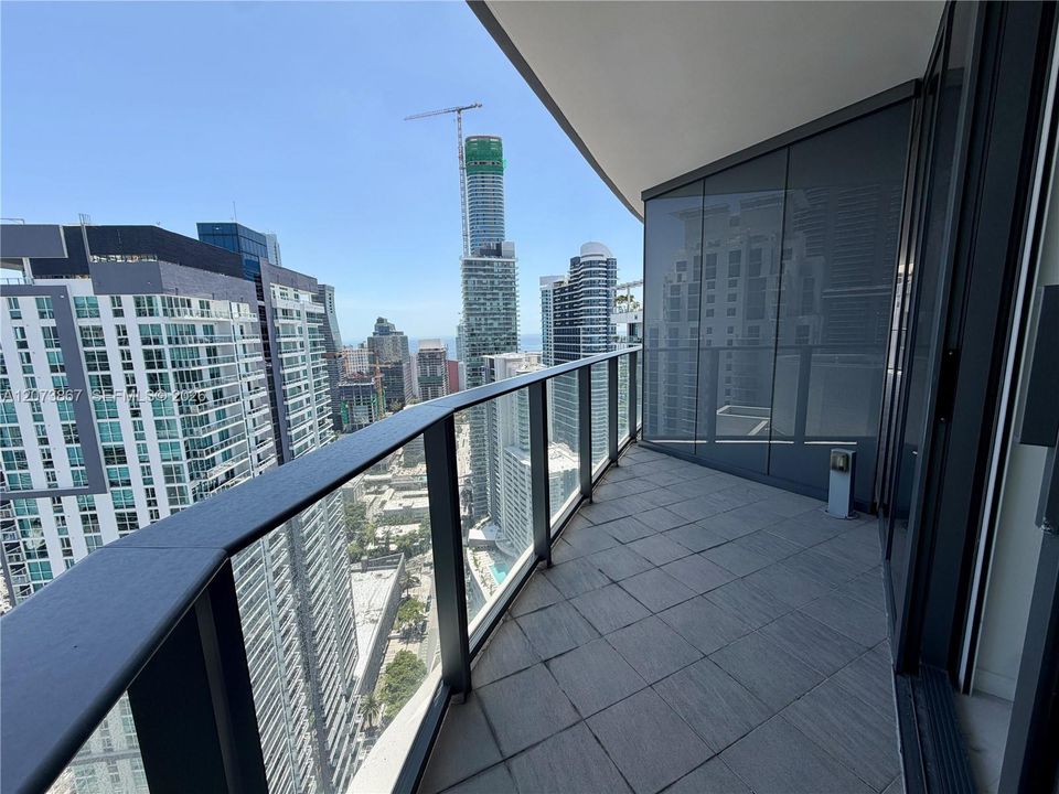 For Sale: $1,650,000 (2 beds, 2 baths, 1286 Square Feet)