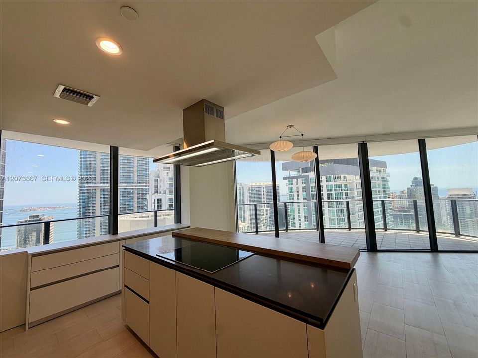 For Sale: $1,650,000 (2 beds, 2 baths, 1286 Square Feet)