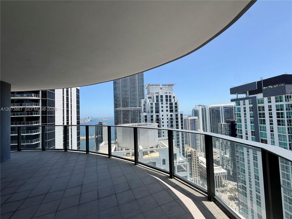 For Sale: $1,650,000 (2 beds, 2 baths, 1286 Square Feet)