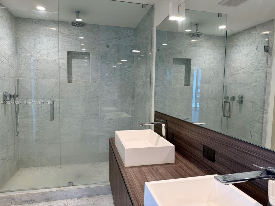 For Sale: $1,650,000 (2 beds, 2 baths, 1286 Square Feet)
