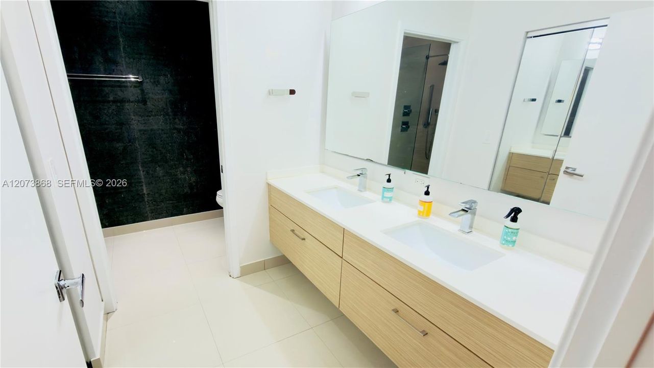 For Sale: $810,000 (2 beds, 2 baths, 1168 Square Feet)