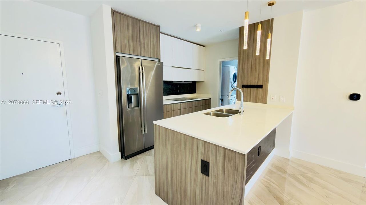 For Sale: $810,000 (2 beds, 2 baths, 1168 Square Feet)
