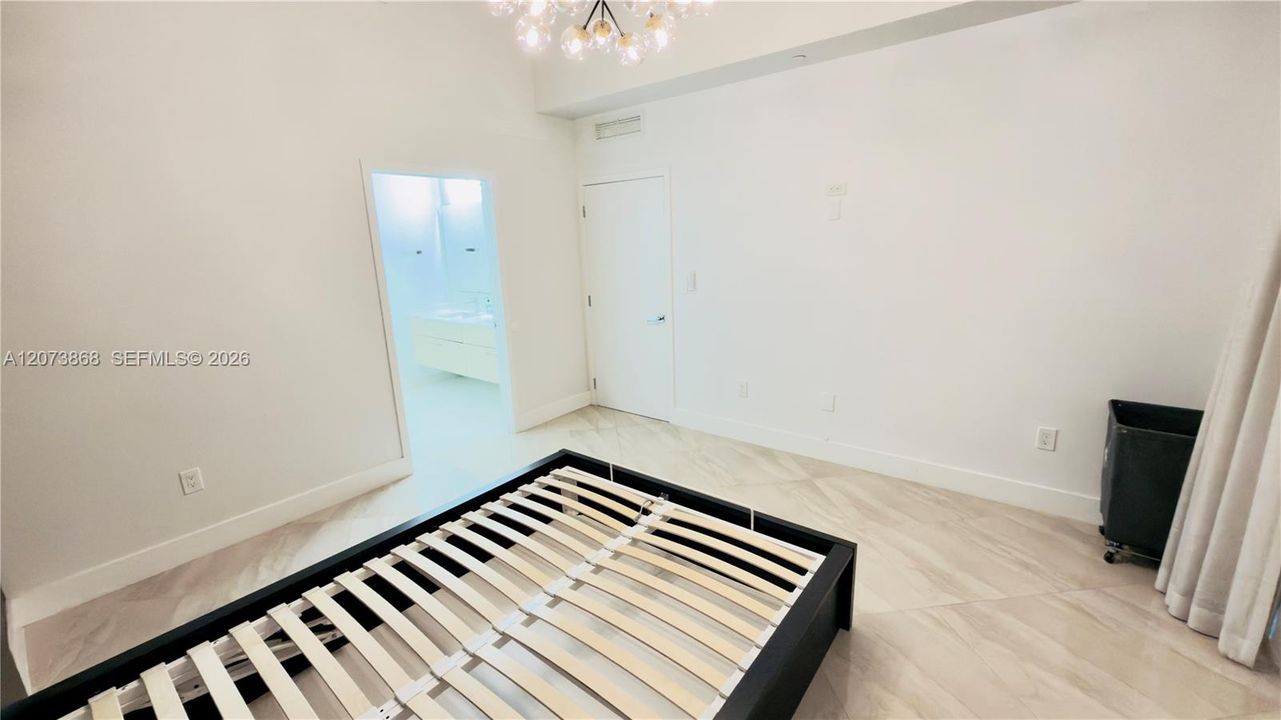 For Sale: $810,000 (2 beds, 2 baths, 1168 Square Feet)