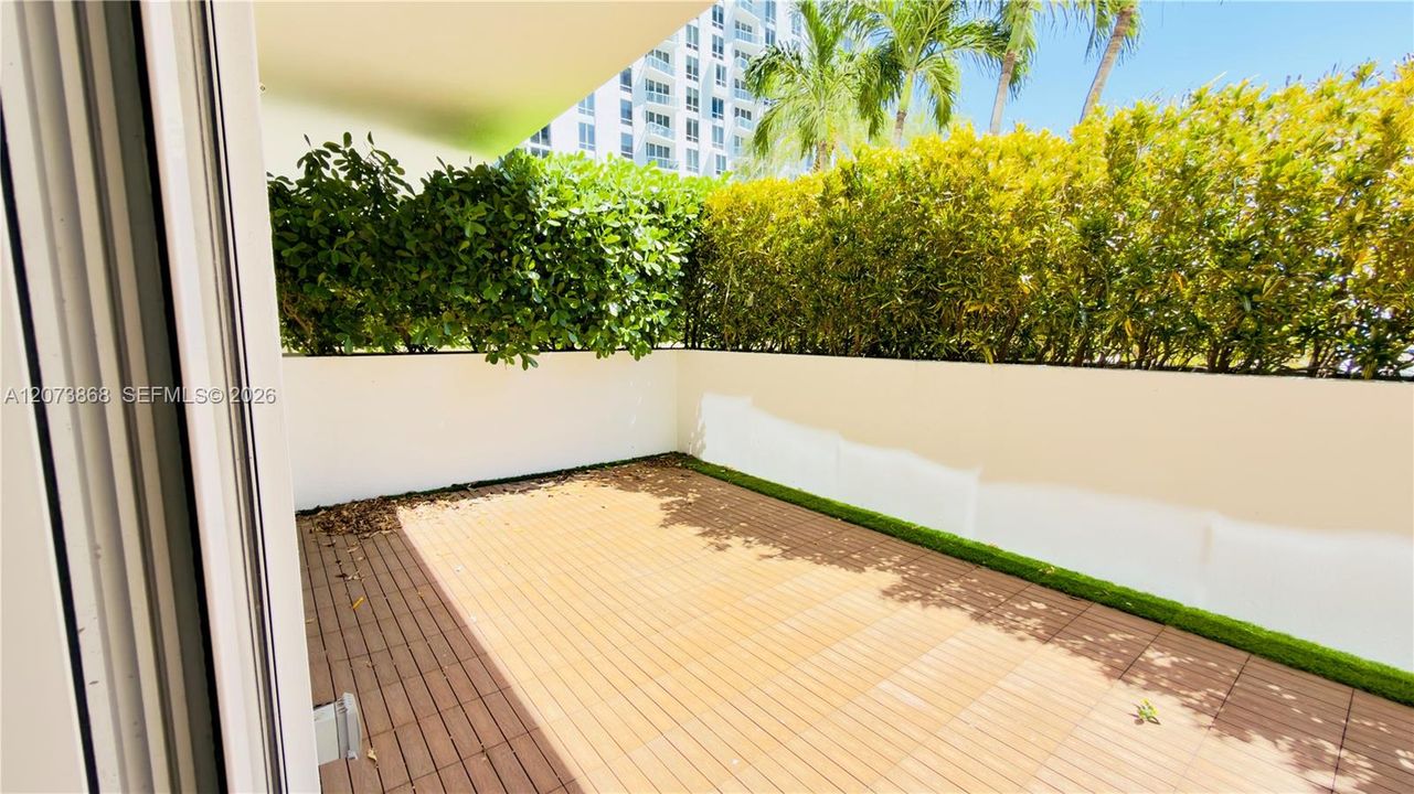 For Sale: $810,000 (2 beds, 2 baths, 1168 Square Feet)