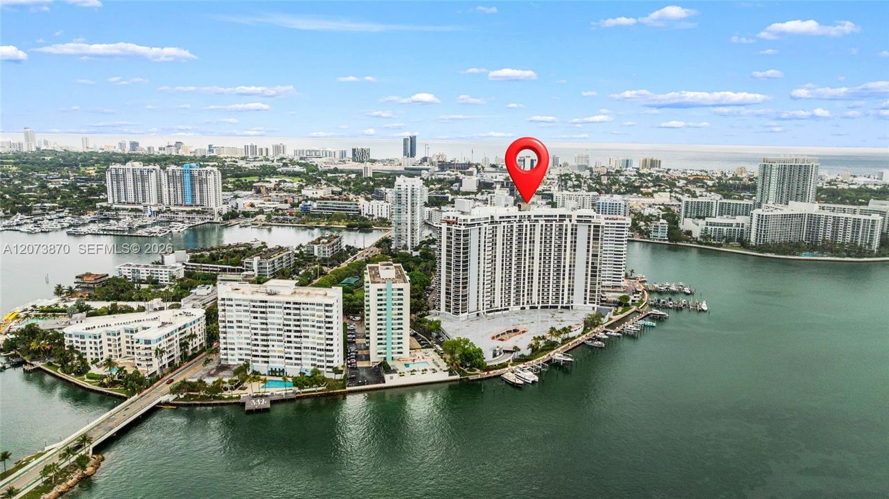 На продажу: $3,250,000 (2 спален, 2 ванн, 1778 Квадратных фут)