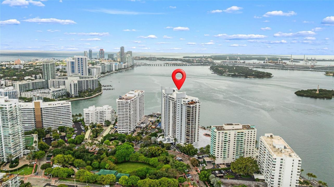 На продажу: $3,250,000 (2 спален, 2 ванн, 1778 Квадратных фут)