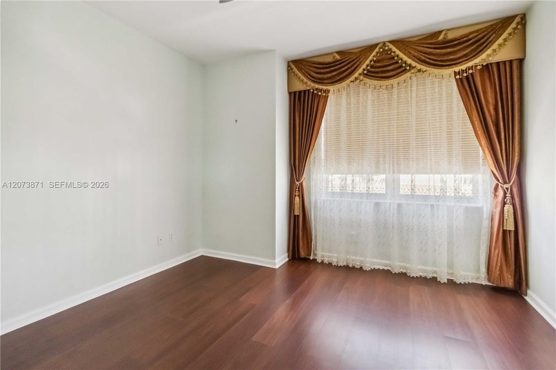 For Rent: $3,400 (2 beds, 2 baths, 1379 Square Feet)