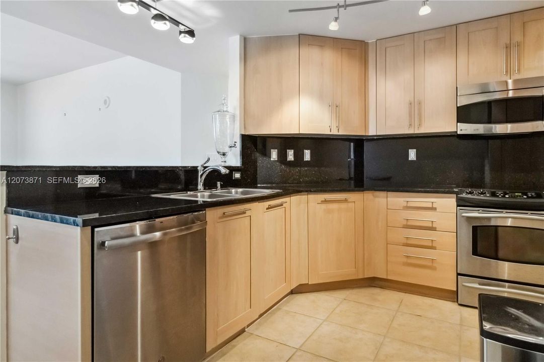 For Rent: $3,400 (2 beds, 2 baths, 1379 Square Feet)