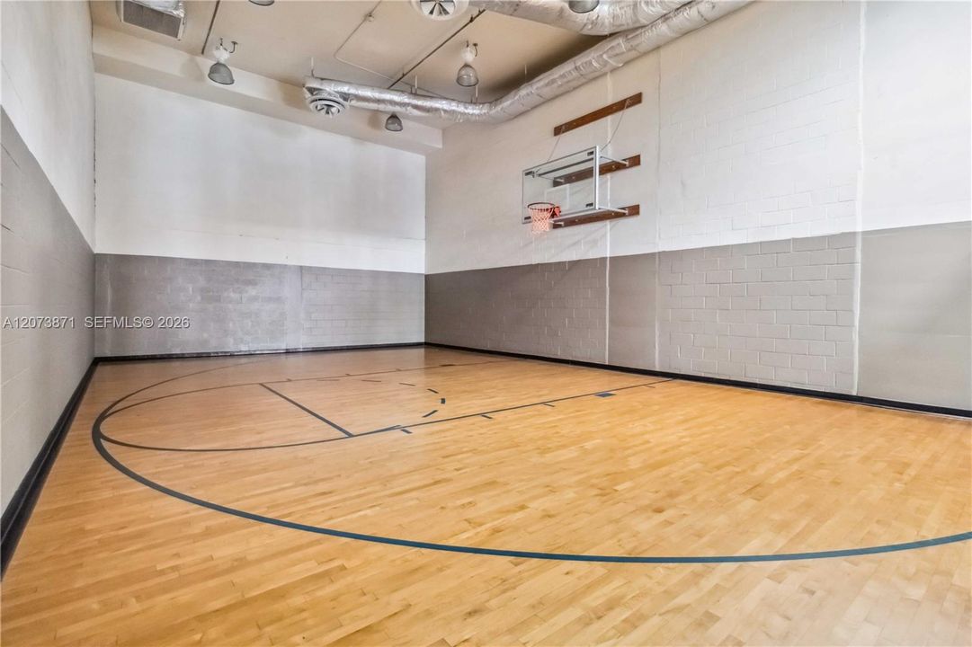 For Rent: $3,400 (2 beds, 2 baths, 1379 Square Feet)