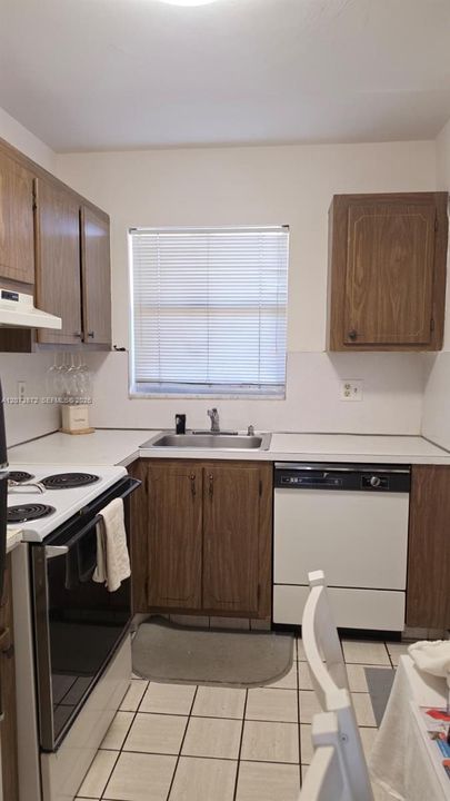 For Sale: $113,000 (2 beds, 2 baths, 850 Square Feet)