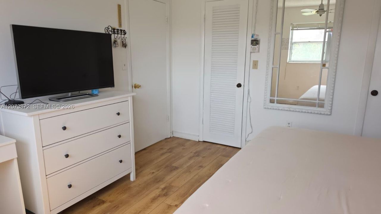 For Sale: $113,000 (2 beds, 2 baths, 850 Square Feet)