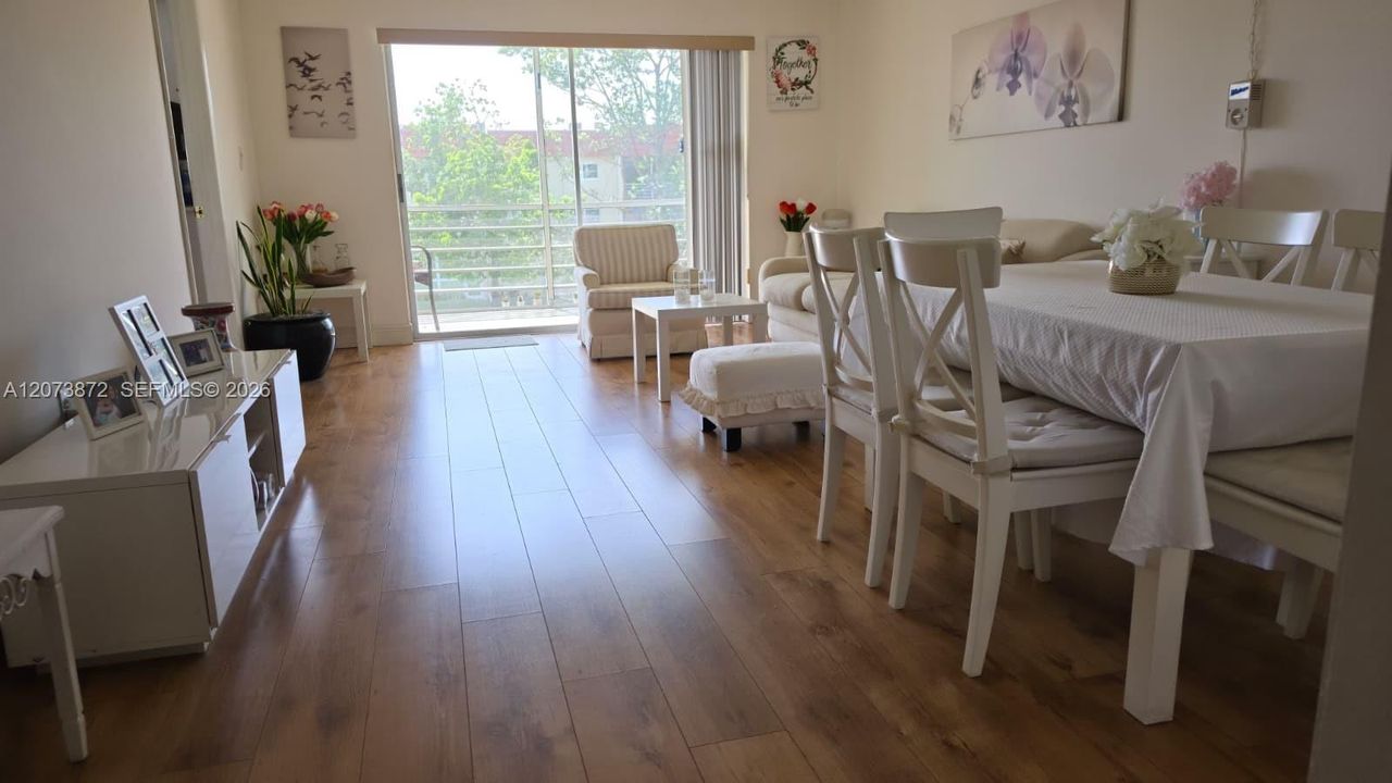 For Sale: $113,000 (2 beds, 2 baths, 850 Square Feet)