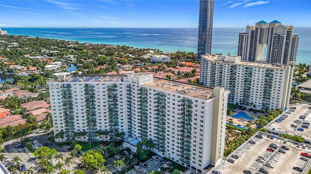 For Rent: $2,200 (1 beds, 1 baths, 1005 Square Feet)