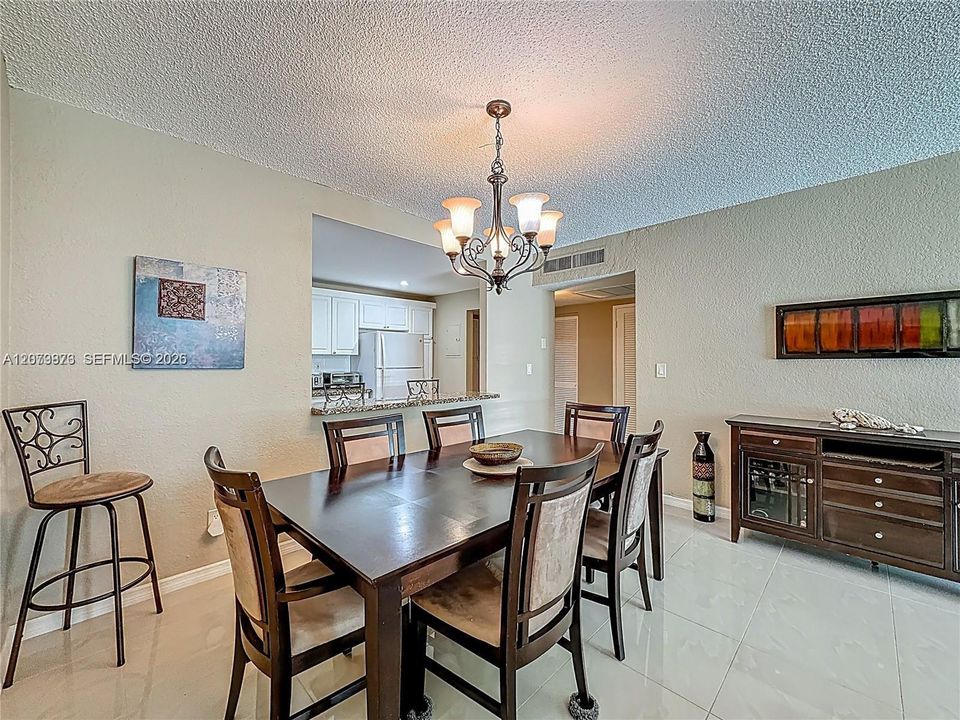 For Rent: $2,200 (1 beds, 1 baths, 1005 Square Feet)