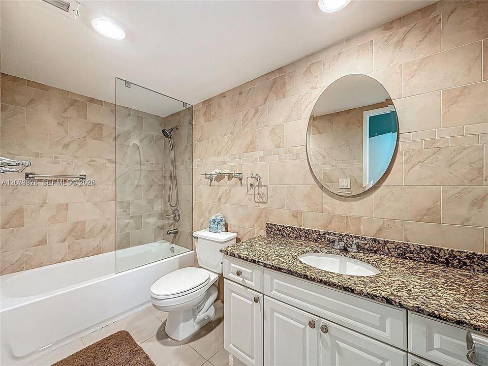 For Rent: $2,200 (1 beds, 1 baths, 1005 Square Feet)