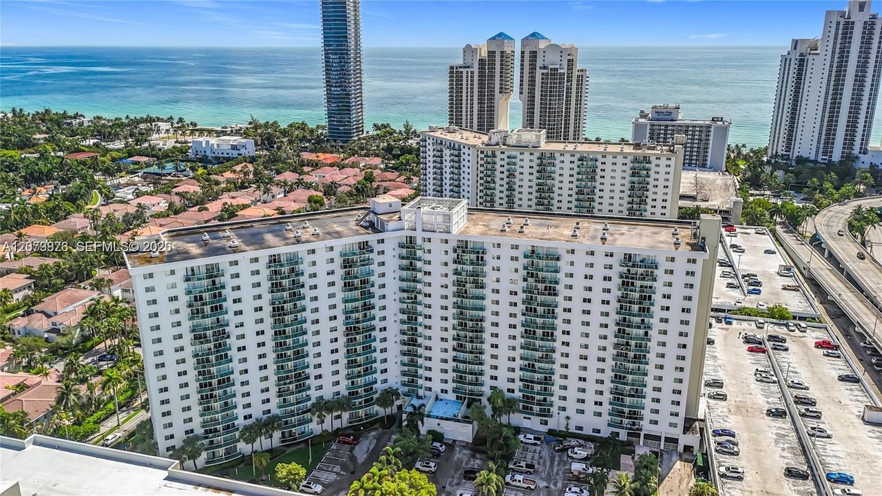For Rent: $2,200 (1 beds, 1 baths, 1005 Square Feet)