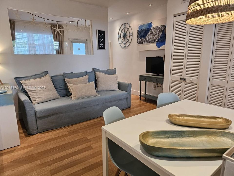 For Sale: $325,000 (0 beds, 1 baths, 414 Square Feet)