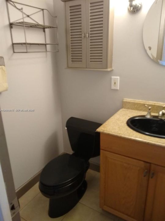 For Sale: $202,500 (1 beds, 1 baths, 925 Square Feet)