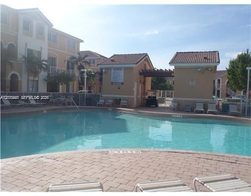 For Sale: $299,000 (2 beds, 2 baths, 1298 Square Feet)