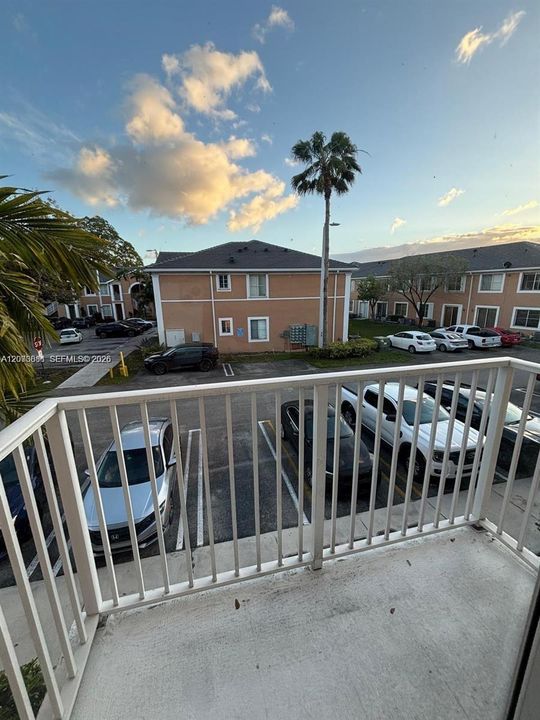 For Sale: $299,000 (2 beds, 2 baths, 1298 Square Feet)