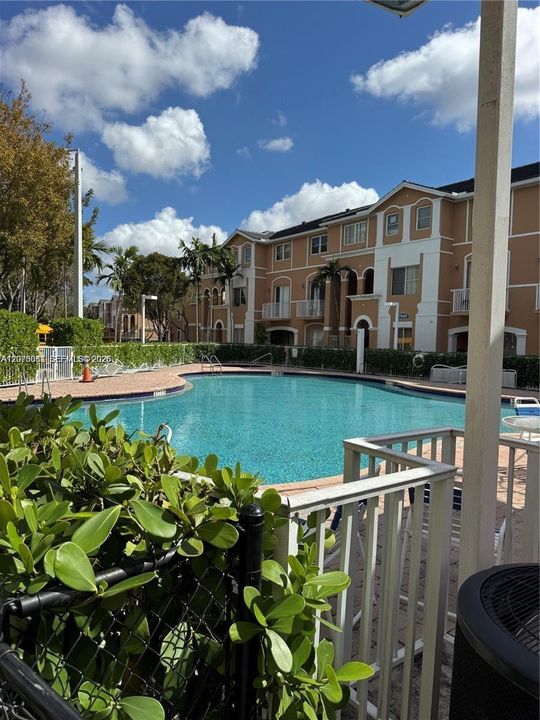 For Sale: $299,000 (2 beds, 2 baths, 1298 Square Feet)