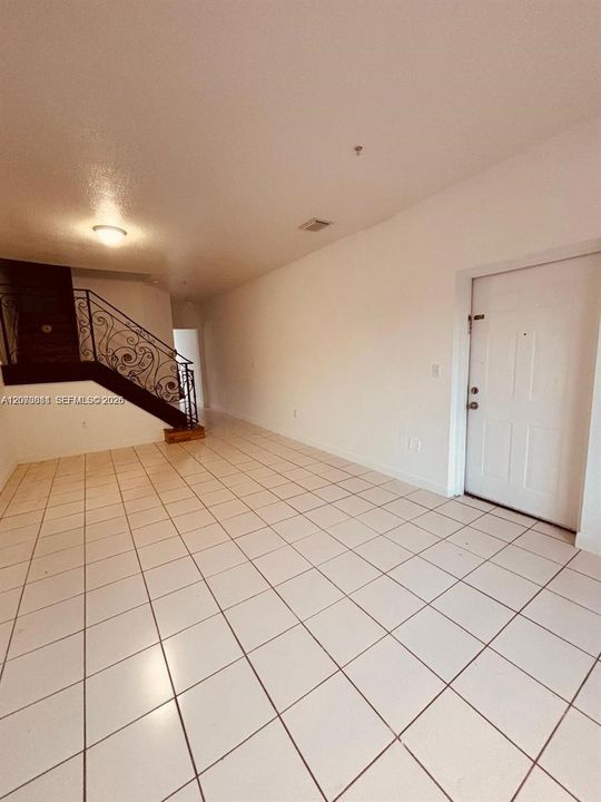 For Sale: $299,000 (2 beds, 2 baths, 1298 Square Feet)