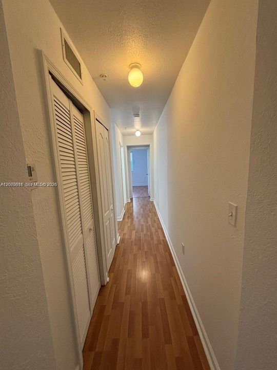 For Sale: $299,000 (2 beds, 2 baths, 1298 Square Feet)
