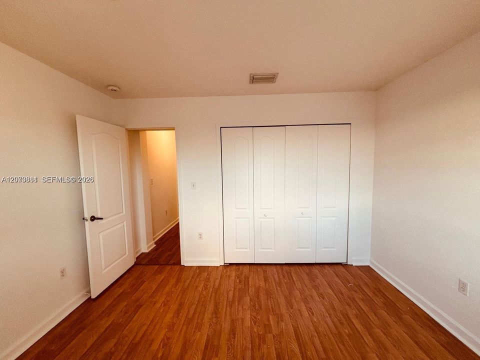 For Sale: $299,000 (2 beds, 2 baths, 1298 Square Feet)