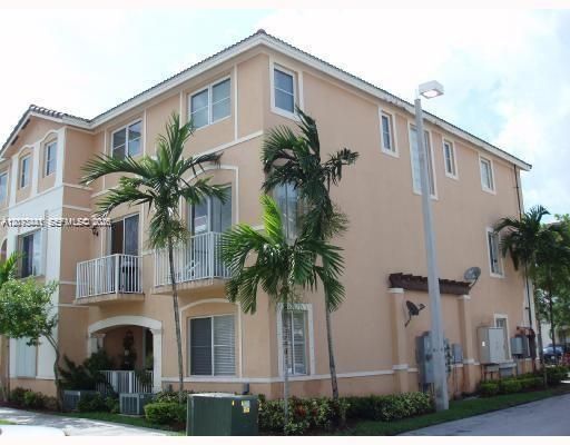 For Sale: $299,000 (2 beds, 2 baths, 1298 Square Feet)