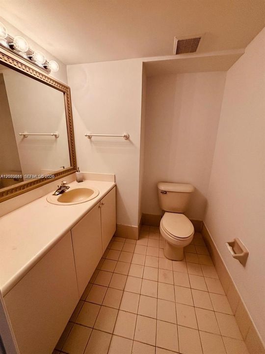 For Sale: $299,000 (2 beds, 2 baths, 1298 Square Feet)